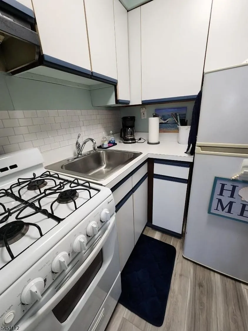 Studio, 1.0 bath, 360 sqft, $1,500 — Photo 4