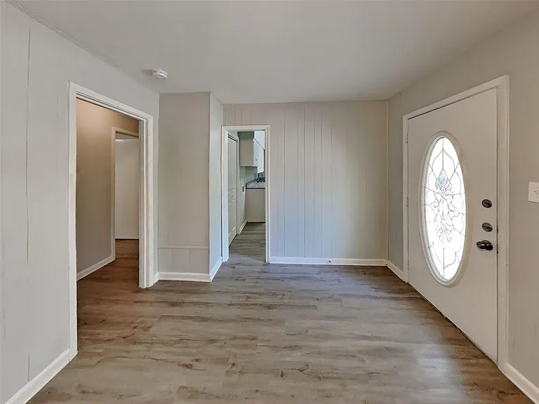 808 Laguna Dr — Photo 3