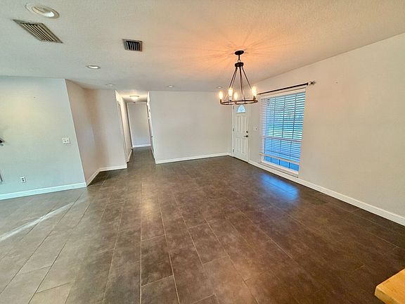 4th image of 653 Sherwood Dr
