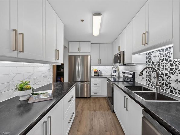 6 Niagara St #208, Grimsby, ON L3M 5A4