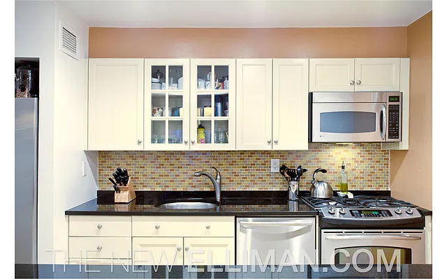 Sold by Douglas Elliman | media 14