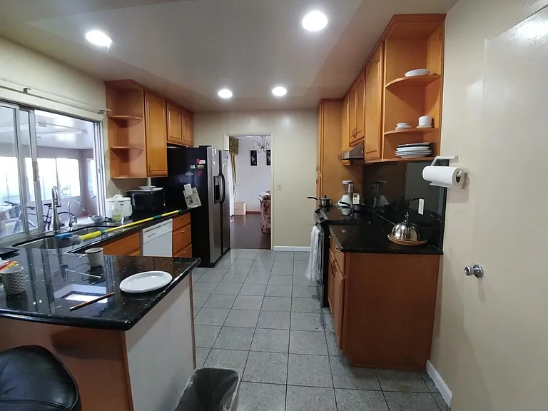 1013 Iris Ave — Photo 2
