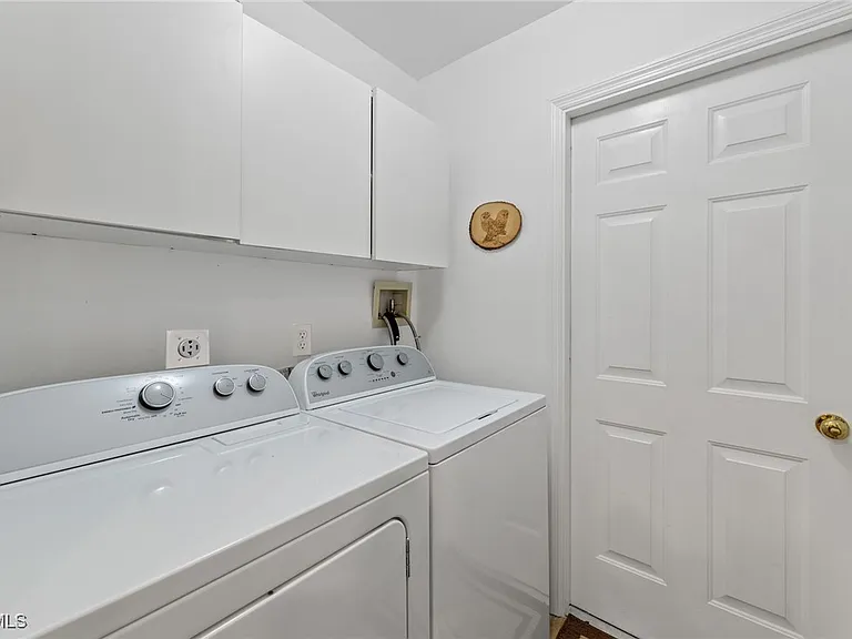 2305 SW 19th Pl — Photo 23