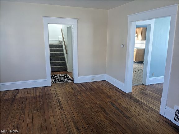 4th image of 328 Pioneer St