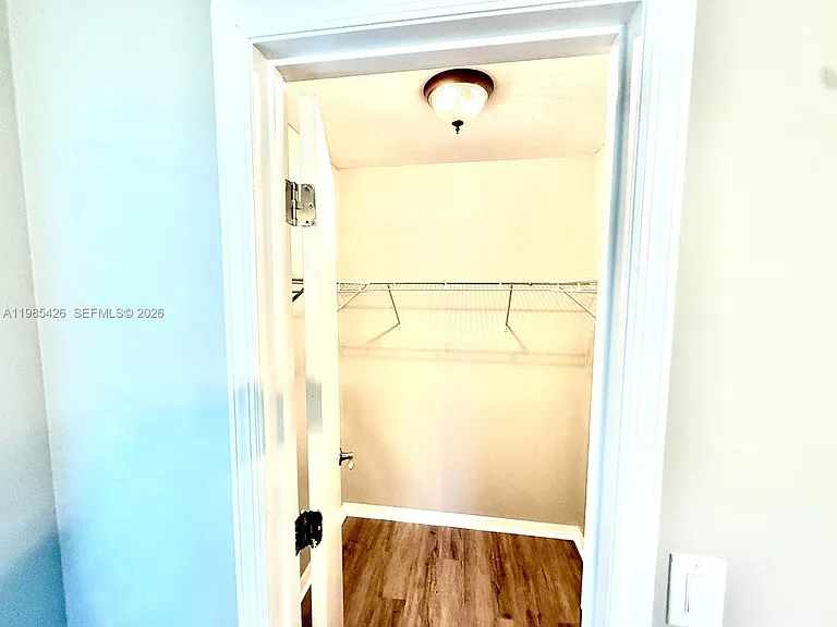 210 SW Voltair Ter — Photo 6