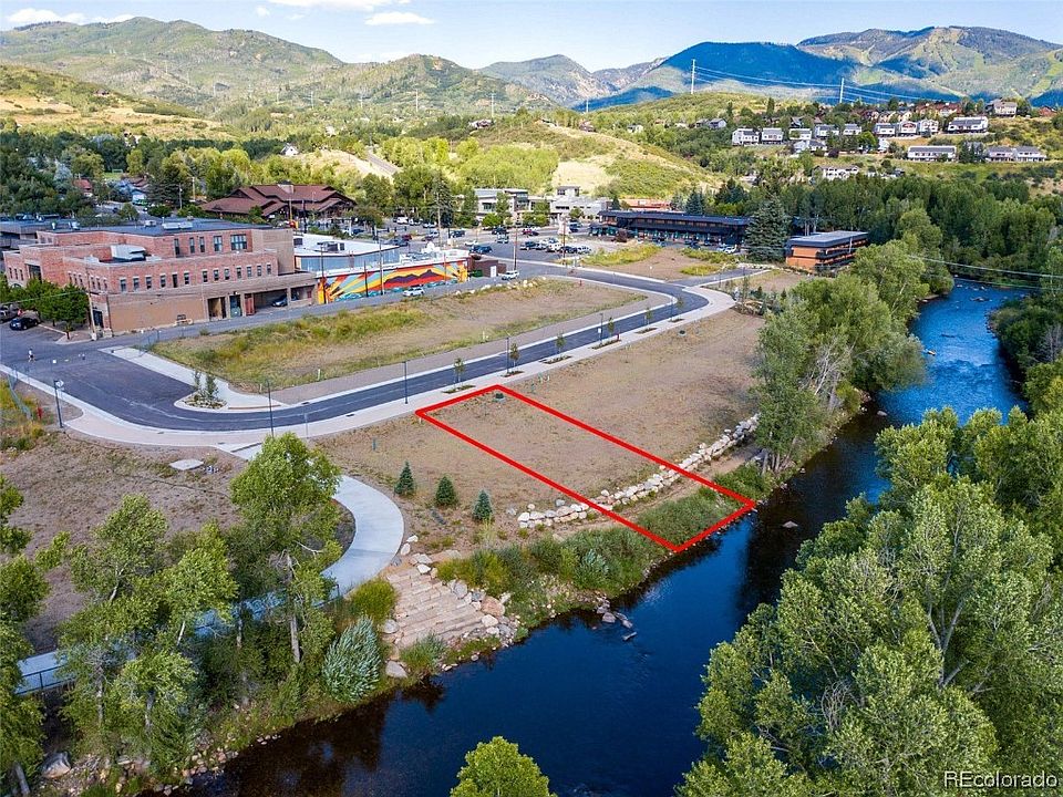 1st image of 345 Riverview Way