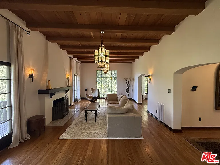 3475 N Knoll Dr — Photo 9