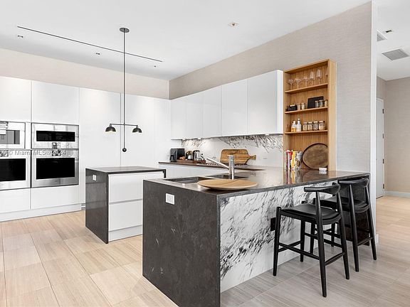4th image of 4701 N Meridian Ave #304