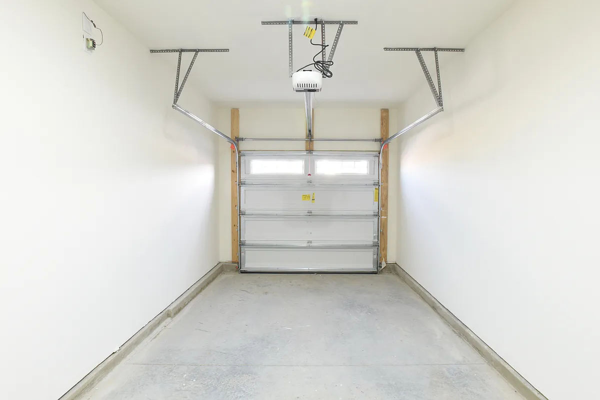 Painted Garage - 663 Leland Hill Cir