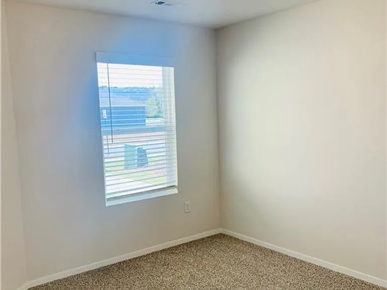 936 E Bunting St — Photo 15