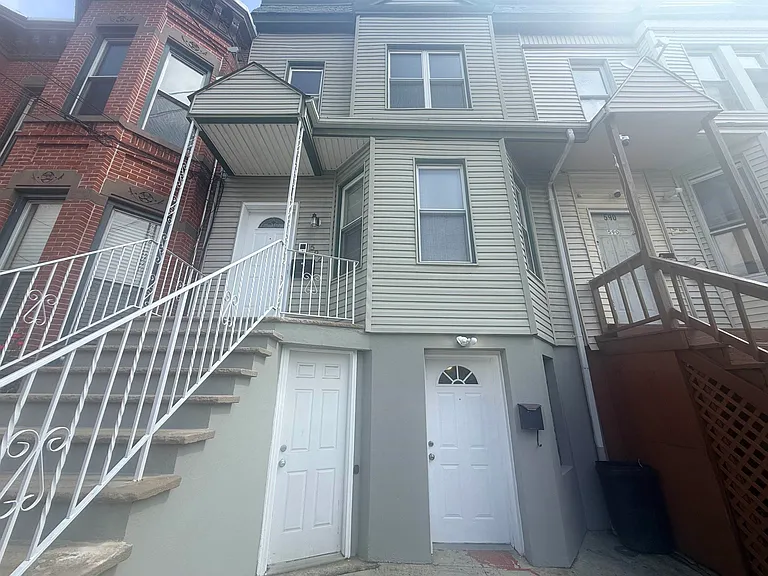 592 Bramhall Ave #1 — Photo 2