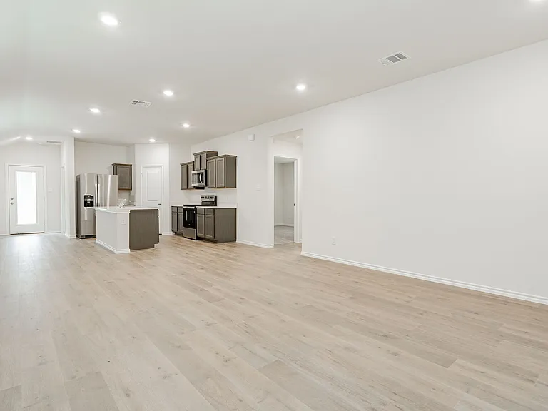 916 Sunrise Ln — Photo 8