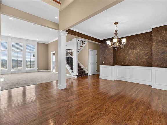 5th image of 108 Sugarland Dr
