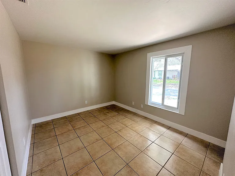 Avalon Apartments — Photo 18