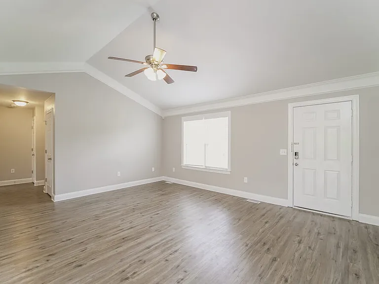 854 Loch Lomond Cir — Photo 4