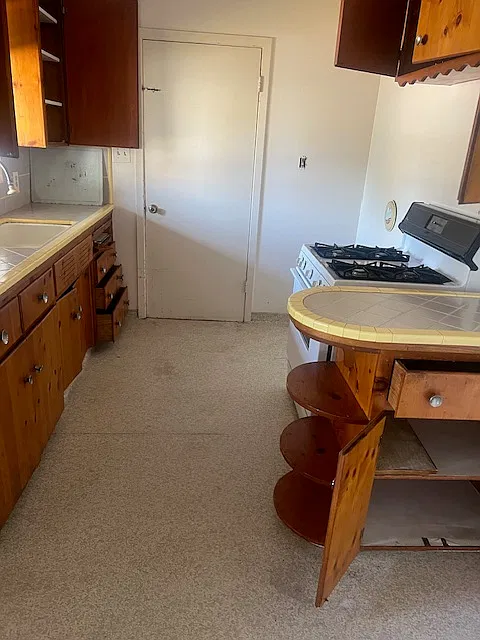 2 bed, 800 sqft, $3,000 — Photo 3