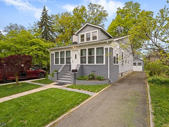 2nd image of 257 Brighton Ave