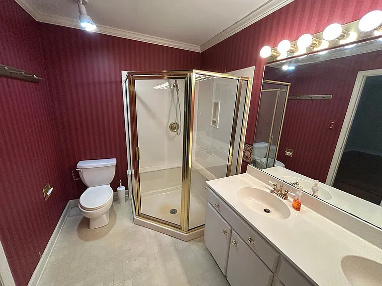 215 York Dr — Photo 12