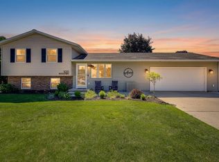 5033 Brookfield Cir, Manitowoc, WI 54220