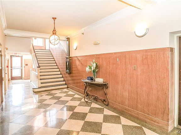 5th image of 212 E Clay St #U4d