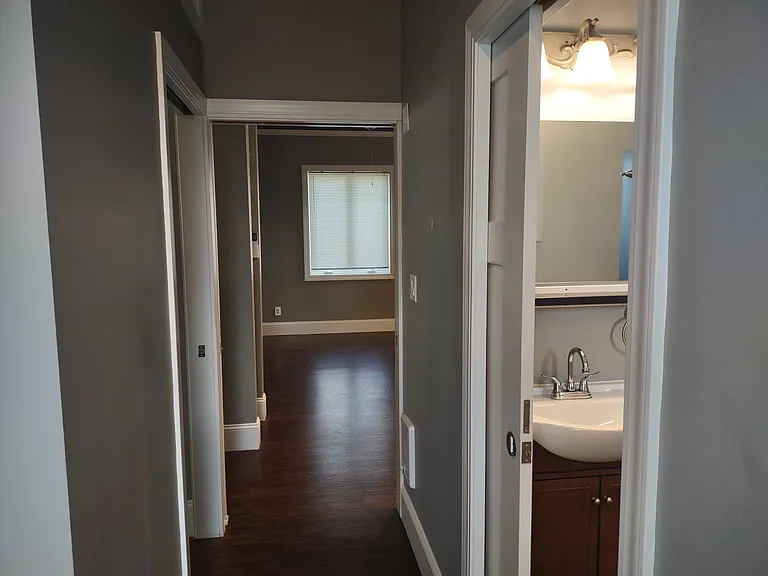 2529 Broadway Ave — Photo 16