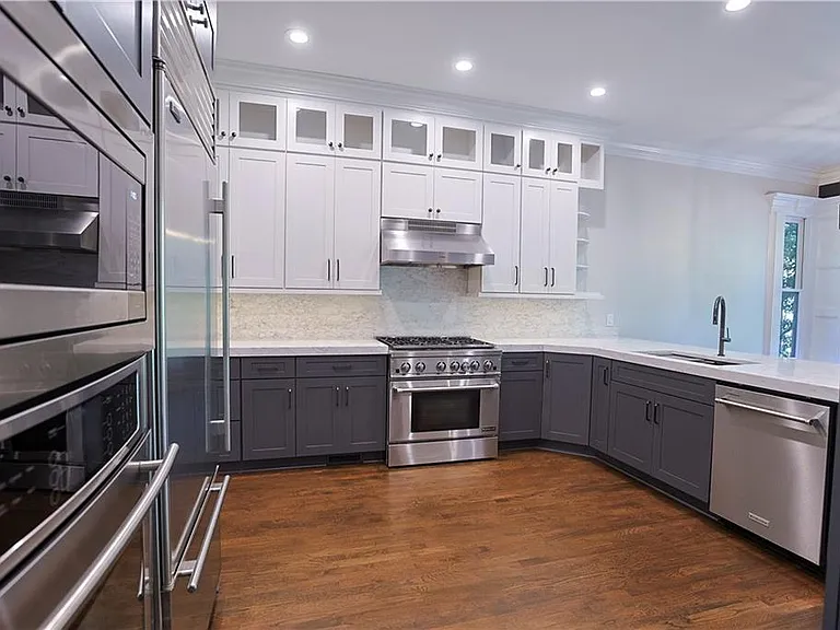 1294 Lenox Park Blvd — Photo 11