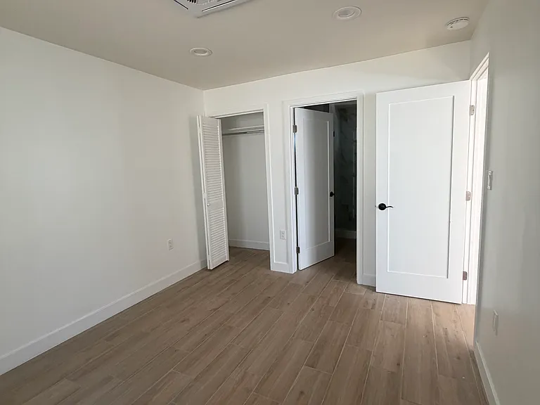 941 Lodgewood Way #B — Photo 6