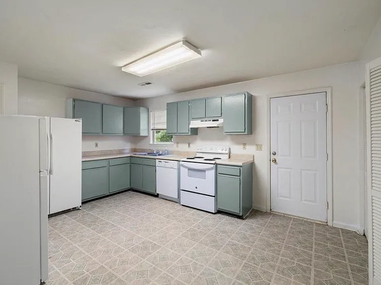329 Pheasant Run Ct — Photo 14