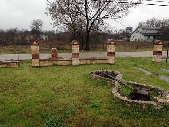 3rd image of 1105 Bongard Cir