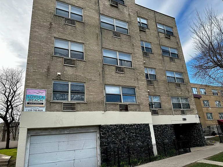 Loyola Beach Apartments — Photo 22