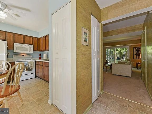 4th image of 1011 Oaklyn Ct
