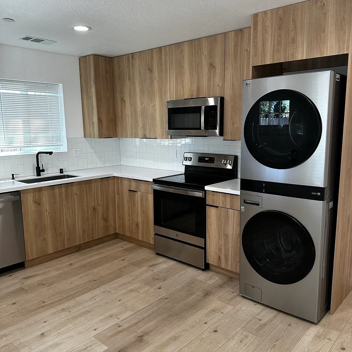 2 bed, $1,950 — Photo 2