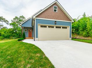 41 Greens Lake Rd, Rossville, GA 30741