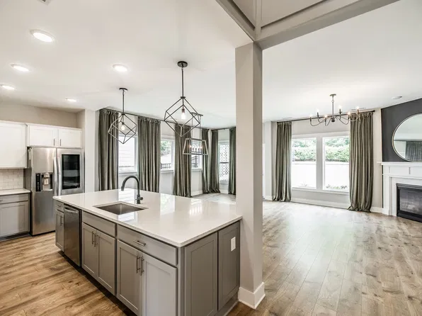 210 Woodhall Ct, White House, TN 37188
