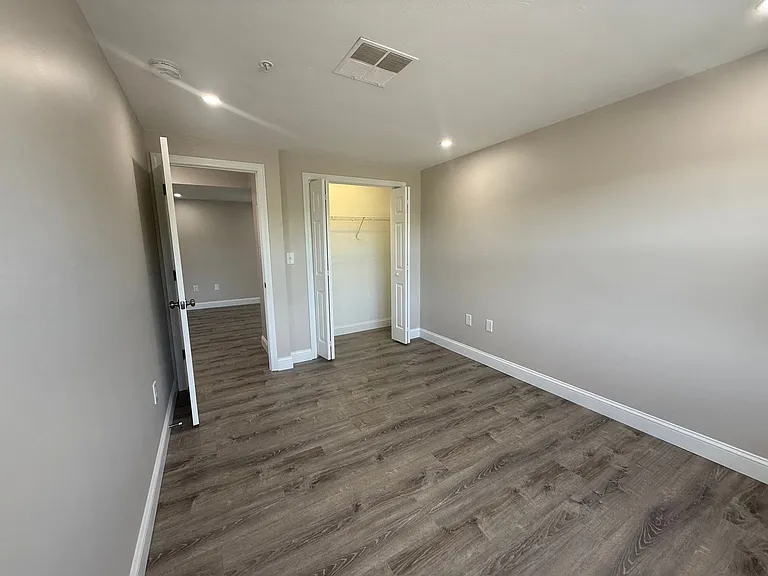 Pondsview Apartments — Photo 65