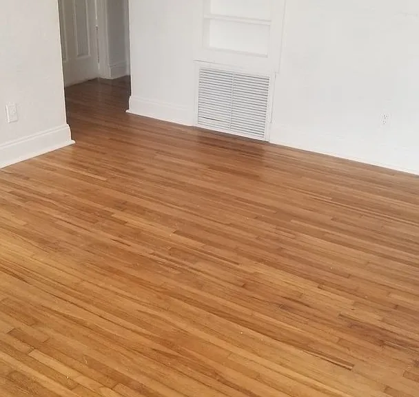 858 Maley St — Photo 2