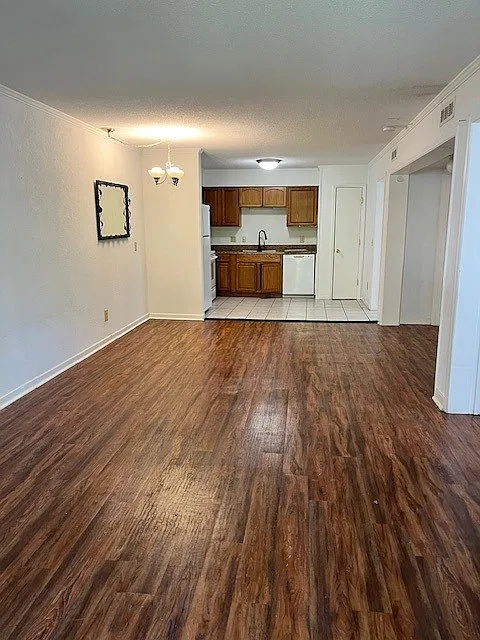 2 bed, 1.5 bath, 864 sqft, $2,000 — Photo 2