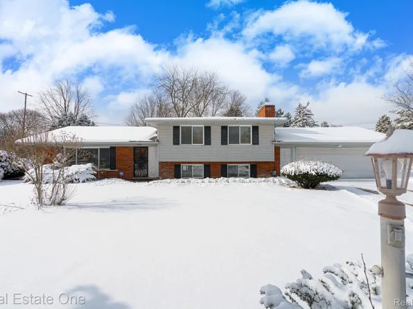 5436 Mary Ann Ct, Grand Blanc, MI 48439