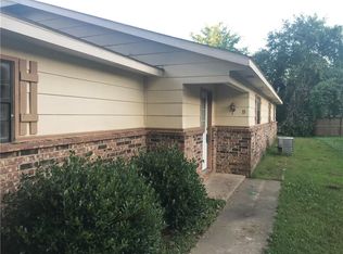 1911 Sycamore Pl, Springdale, AR 72762