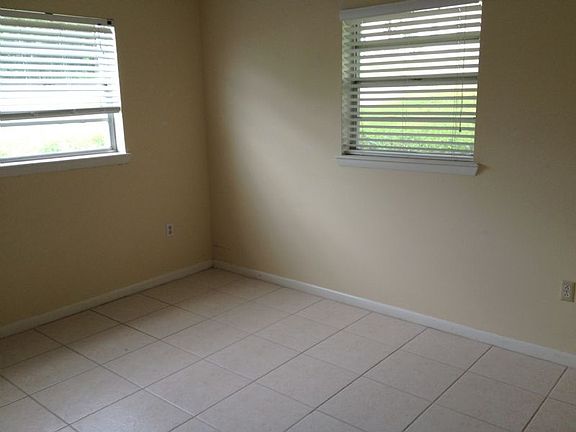 3rd image of 2535 Lakeview Dr
