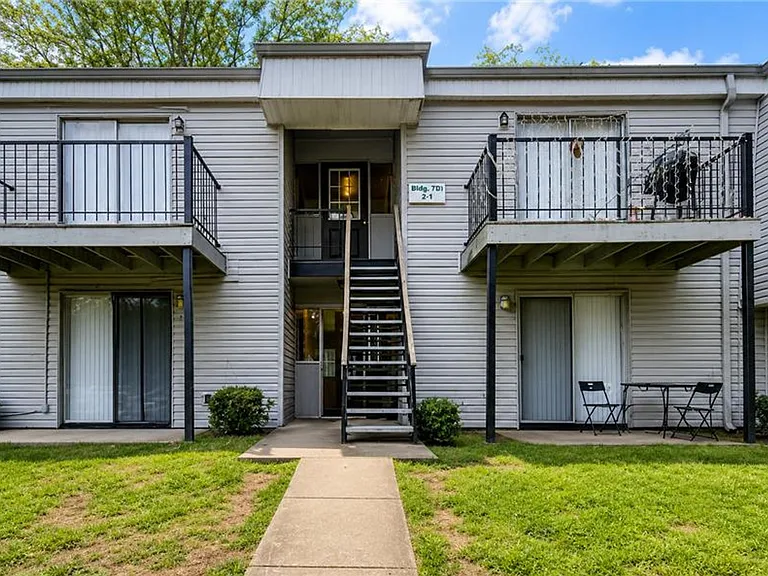702 Farmhurst Dr #N — Photo 1