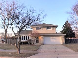 1600 E Barberry Ln, Mount Prospect, IL