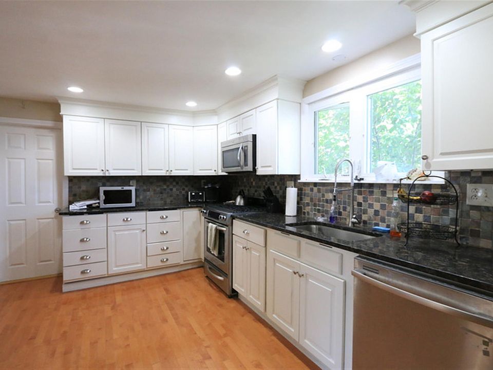 1st image of 6 Winchester Ct #2