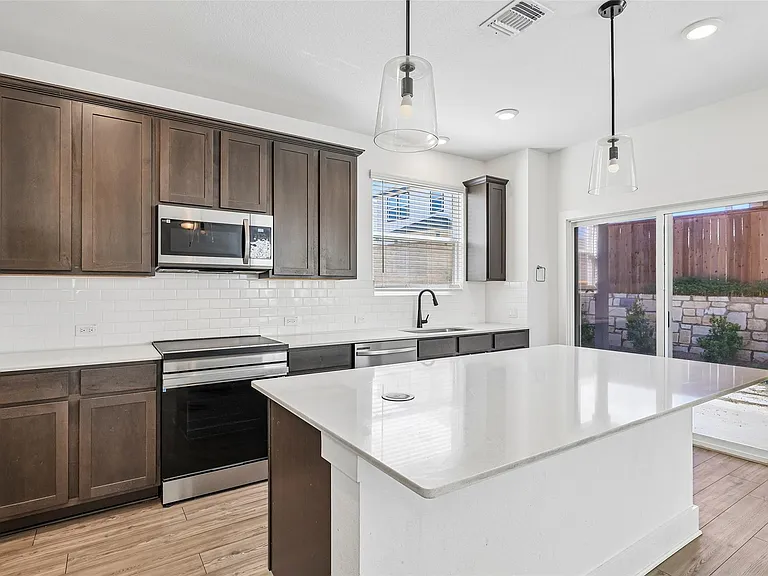 155 Sycamore Pines Ln — Photo 12