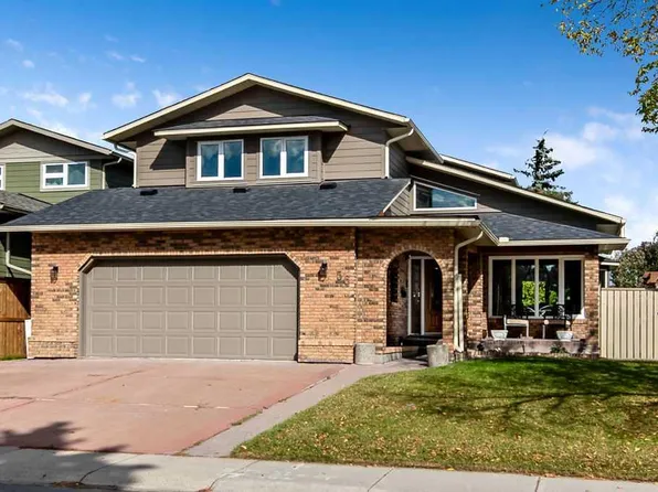 56 SW Bernard Way NW, Calgary, AB T3K 2E9