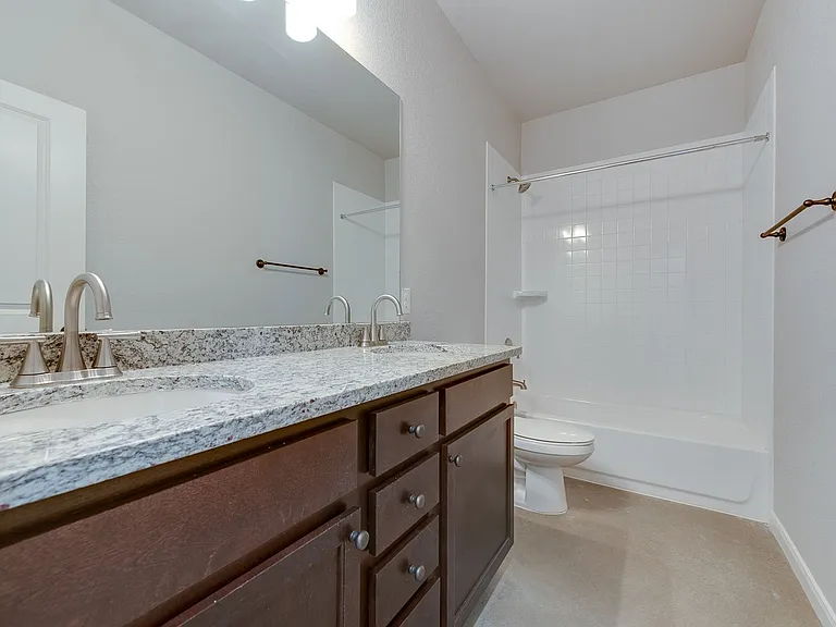 2729 Lubbock Ave — Photo 8