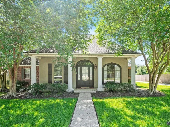 3041 White Shadows Dr, Baton Rouge, LA 70816