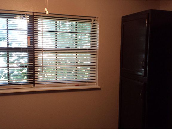 5th image of 304 NW Highland Ln APT A