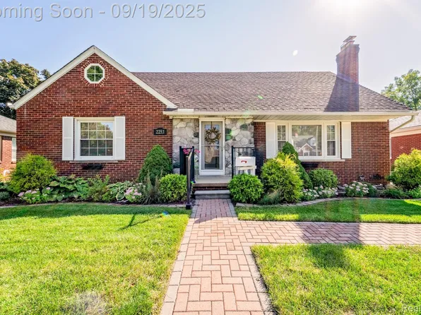 2253 20th St, Wyandotte, MI 48192