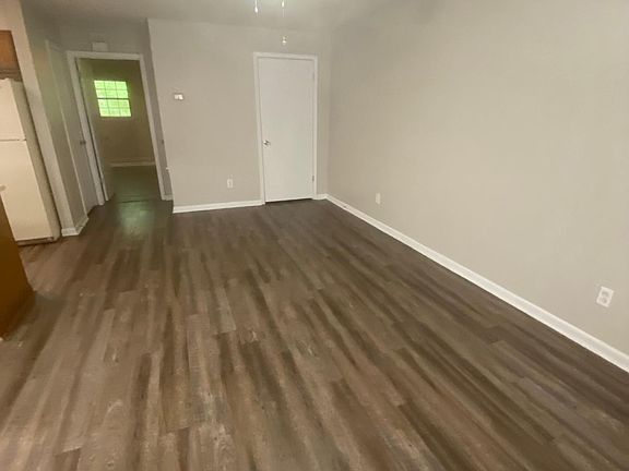 5th image of 405 Lumpkin Ave #25